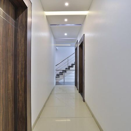 Hotel Planet Vadodara Bagian luar foto